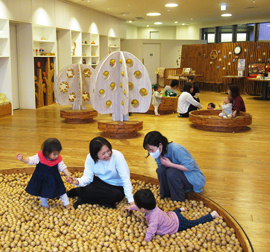 こどもたちが遊んでいる写真